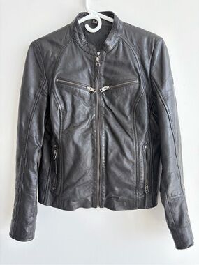 Women's Black Leather Moto Jacket with Zip Pockets